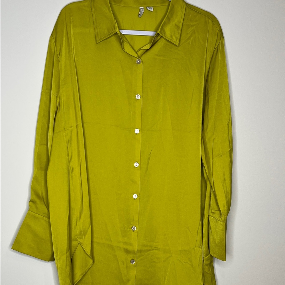 Chic Women's Button-Up Blouse in Olive